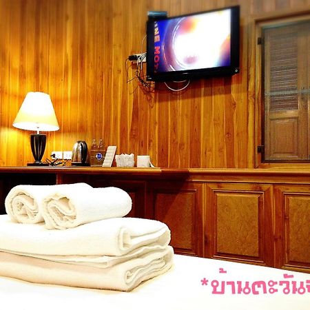 Baan Tawan Shine Surin酒店 外观 照片
