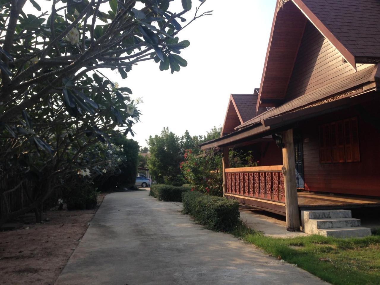 Baan Tawan Shine Surin酒店 外观 照片